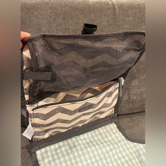 Skip Hop - Portable Changing Pad Pronto Clutch Baby / Infant Diaper Wipes Holder - Picture 8 of 13